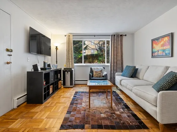 197 Kent St APT 12, Brookline, MA 02446