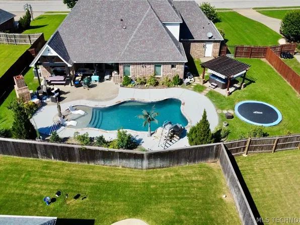 122 E 128th St S, Jenks, OK 74037