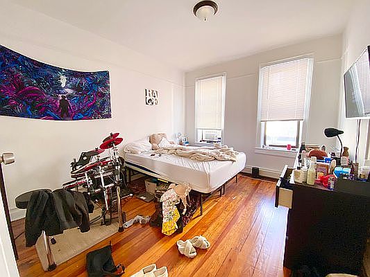 5th image of 3517 Broadway #2