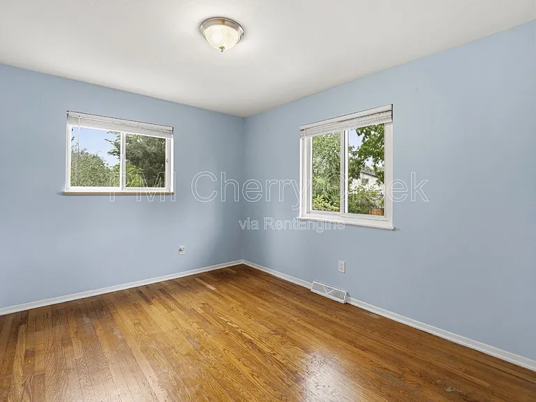 766 W Davies Way — Photo 11