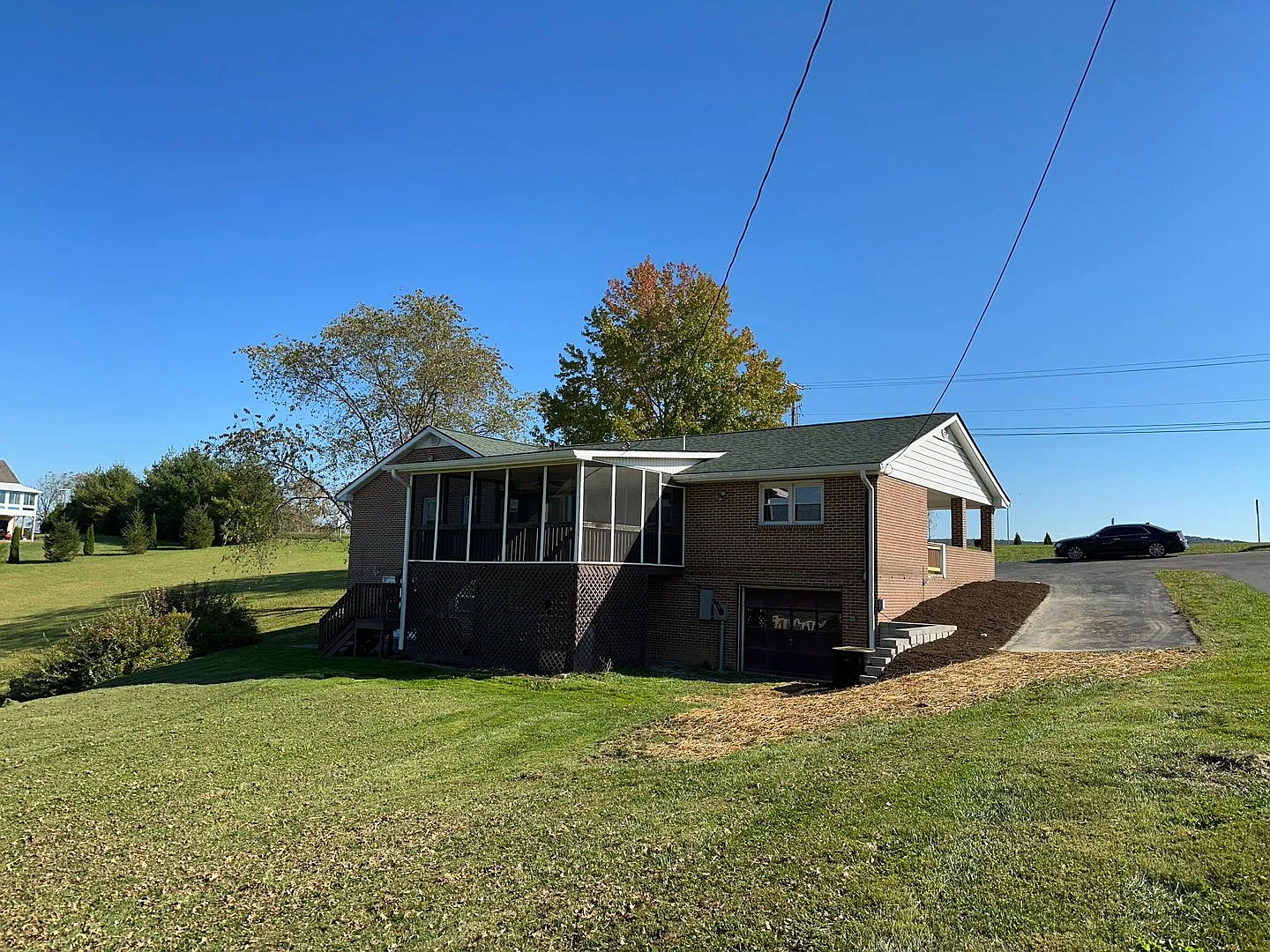 Large home in convent Blacksburg location — Photo 3