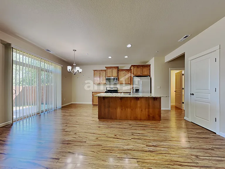 3208 NE 75th Way — Photo 5