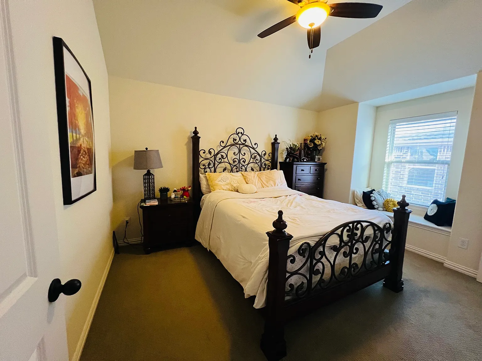 4 bed, 3515 sqft, $3,490 — Photo 2