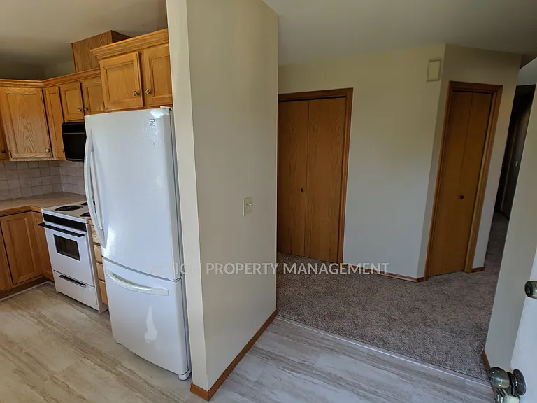 882 N Oxford Way — Photo 5