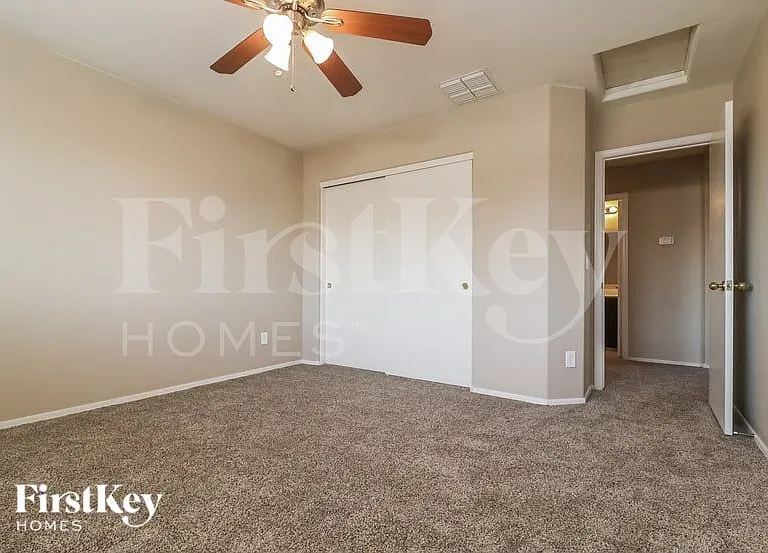 15427 W Canterbury Dr — Photo 11