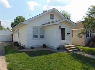 131 W 4th St, Roxana, IL 62084