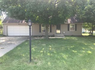 202 Dorchester Dr, Mahomet, IL 61853