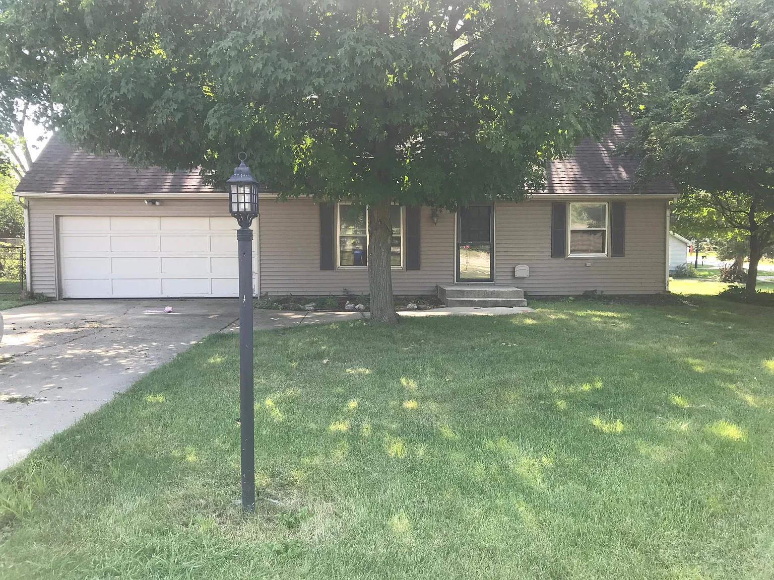 202 Dorchester Dr photo 1