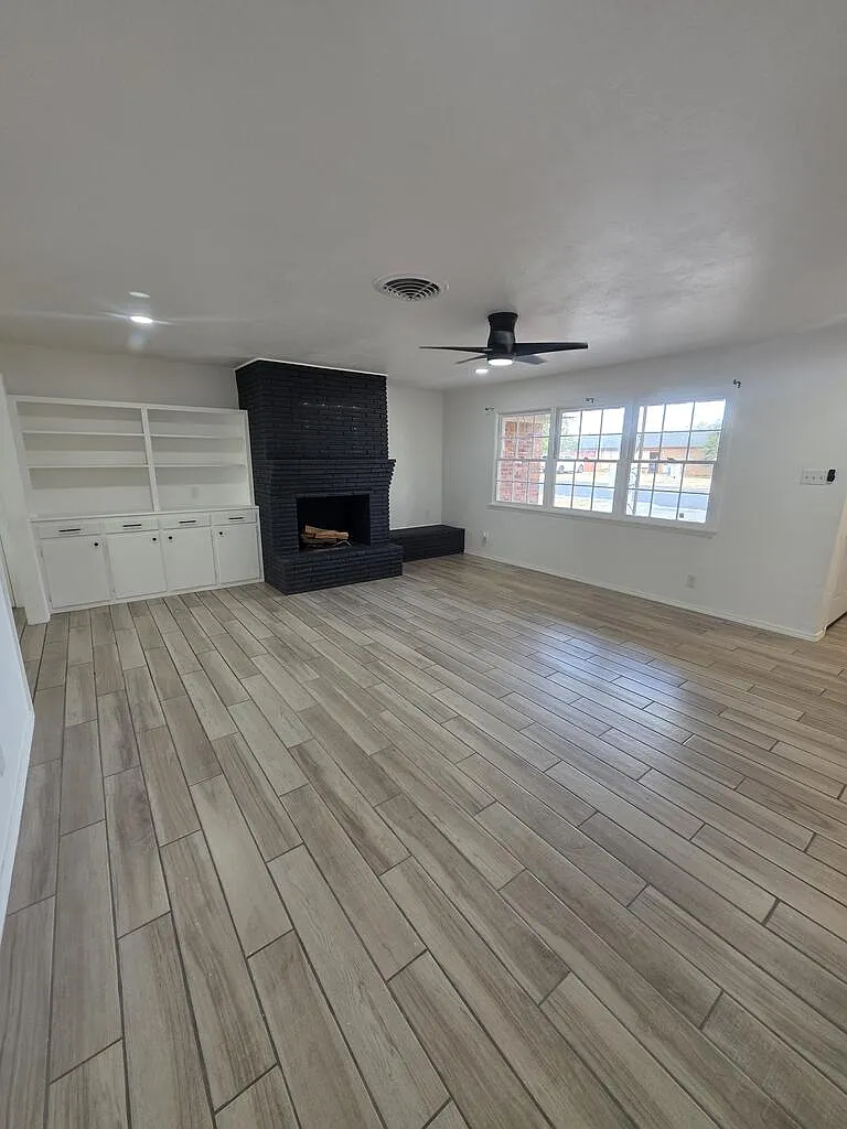 3 bed, 2.0 bath, 1409 sqft, $2,300 — Photo 4