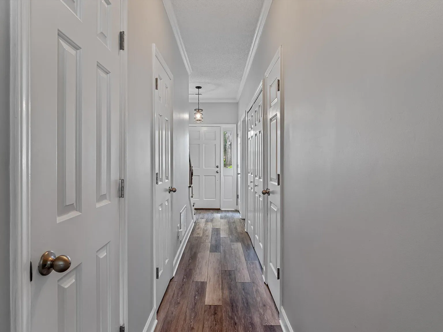 1810 Oakcrest Ct — Photo 3