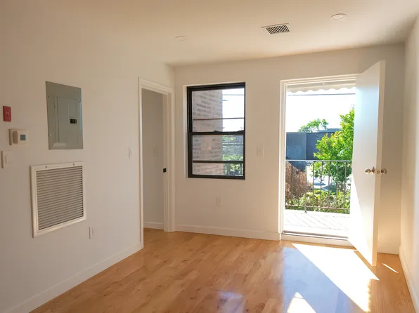 225-06 Mentone Avenue image 17 of 23