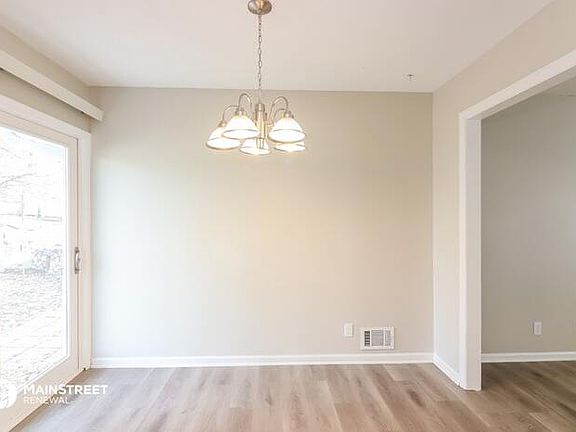 4th image of 8921 Kentucky Ave
