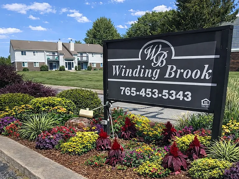 410 - WINDING BROOK APARTMENTS — Photo 27