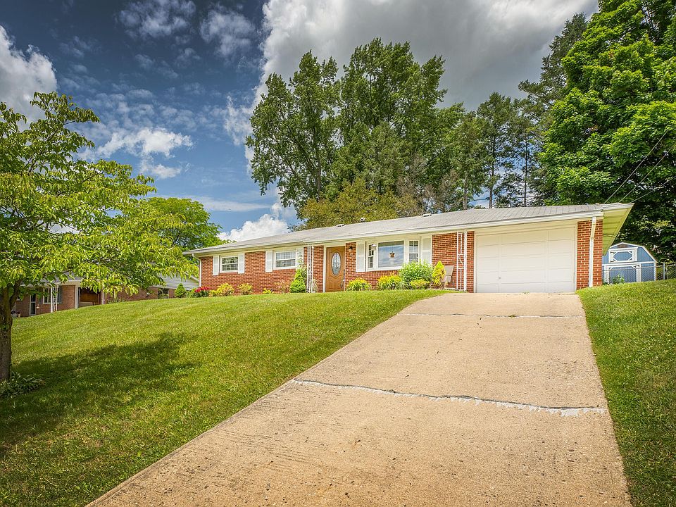 1st image of 19 Eastmoor Dr
