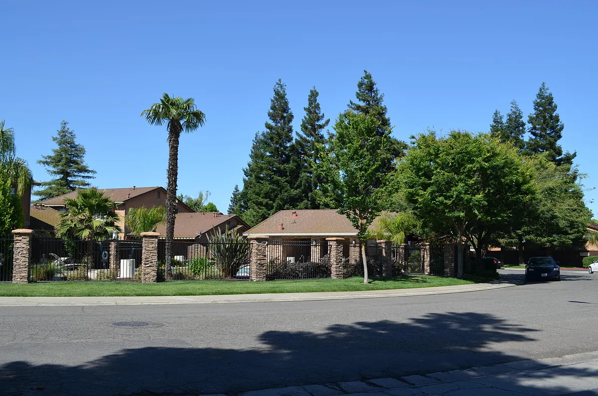Building Photo - 4006 Elmo Loop #C