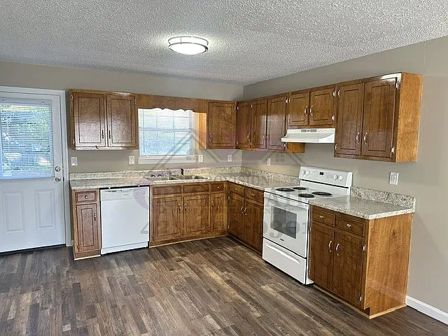 2 bed, 1.5 bath, $1,095 — Photo 4