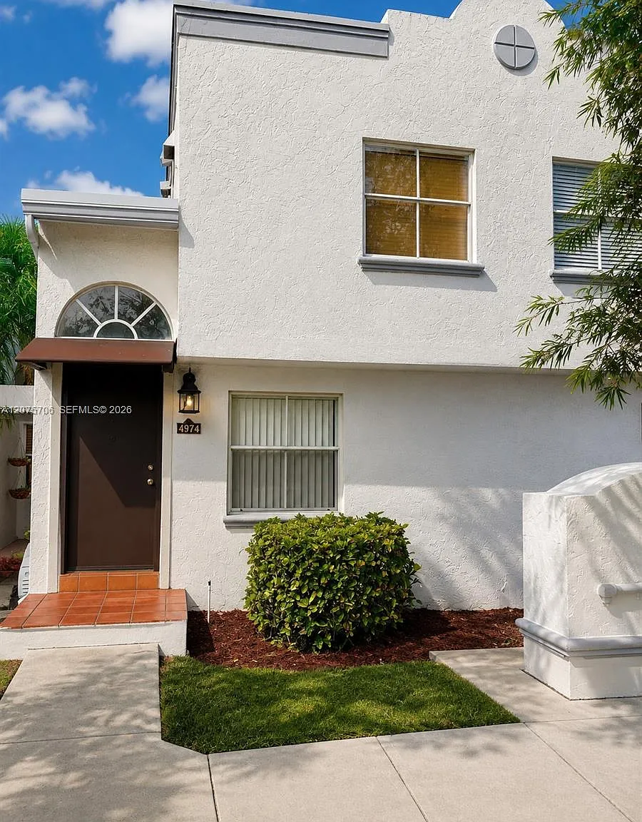 The Greens At Doral Condo — Photo 2