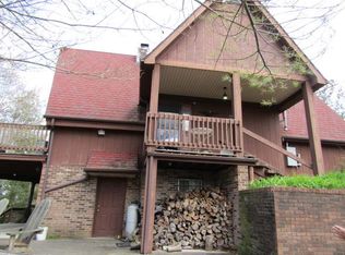 825 Ridgeway Dr, Paintsville, KY 41240