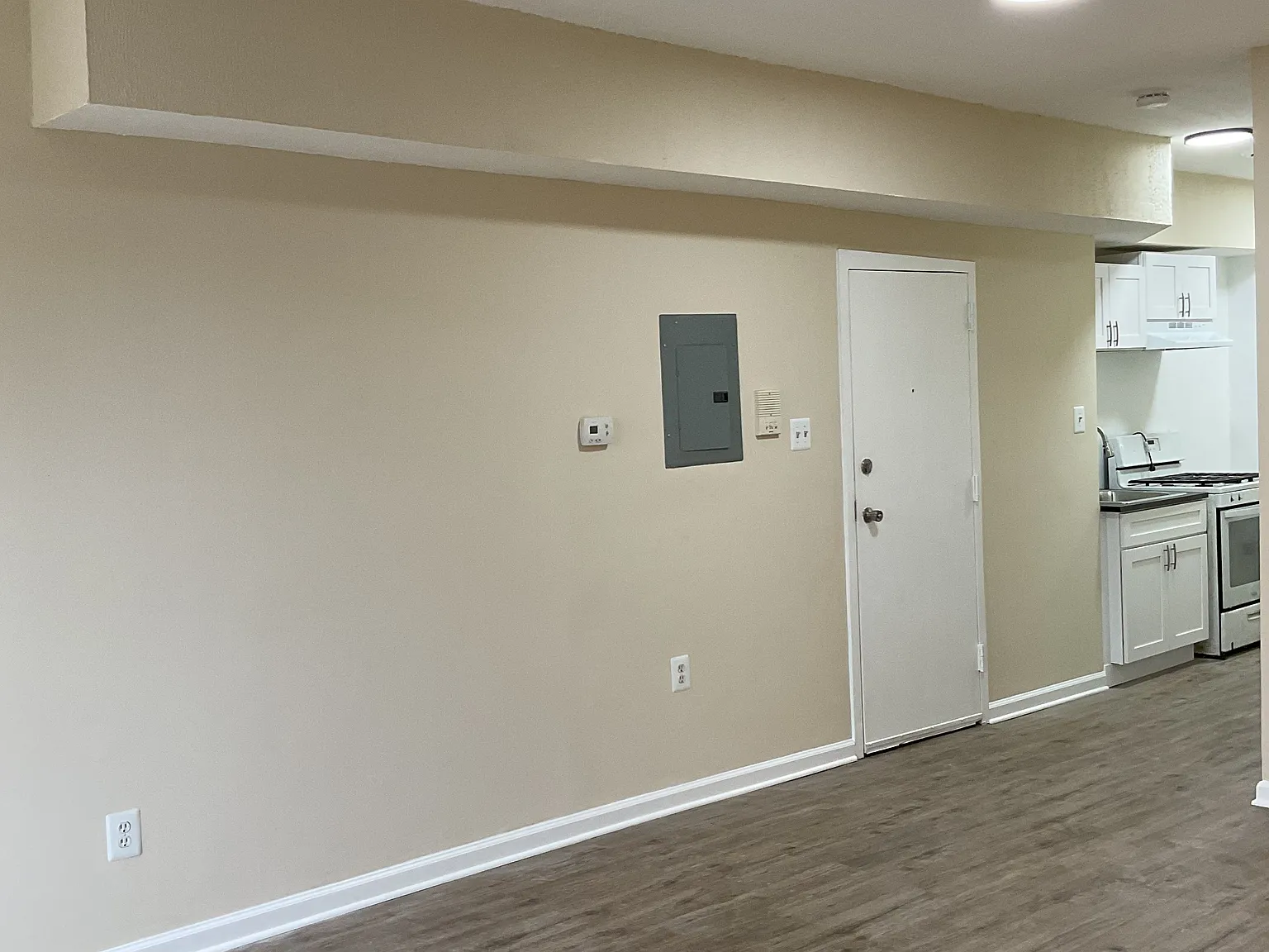 2 bed, 900 sqft, $2,050 — Photo 2