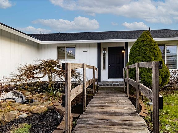 3rd image of 3215 181st Way SE