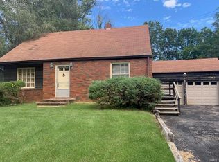 8 Ridge Rd, Fenton, MO 63026