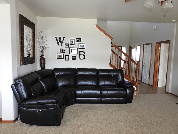 3rd image of 42 Dresden Ct