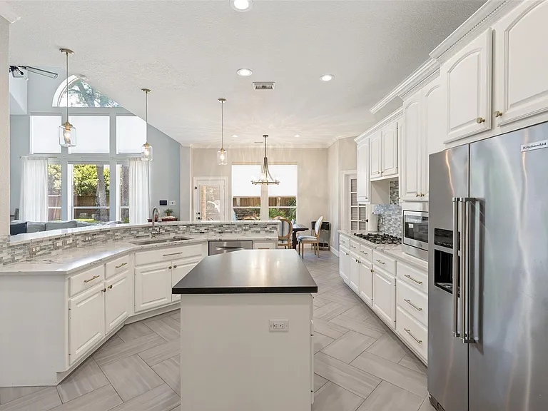 6011 Shady Alcove Ct — Photo 14