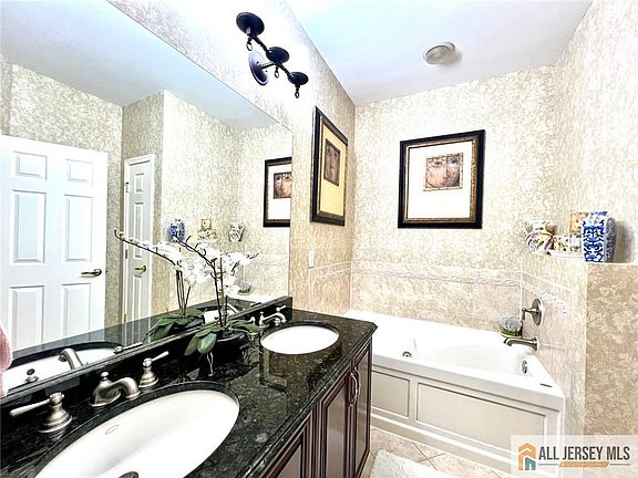 5th image of 4502 Schindler Dr S