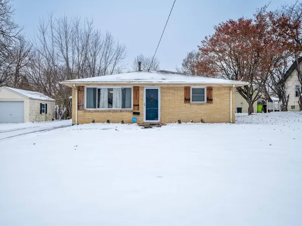 3023 N Golf Dr, Peoria, IL 61604