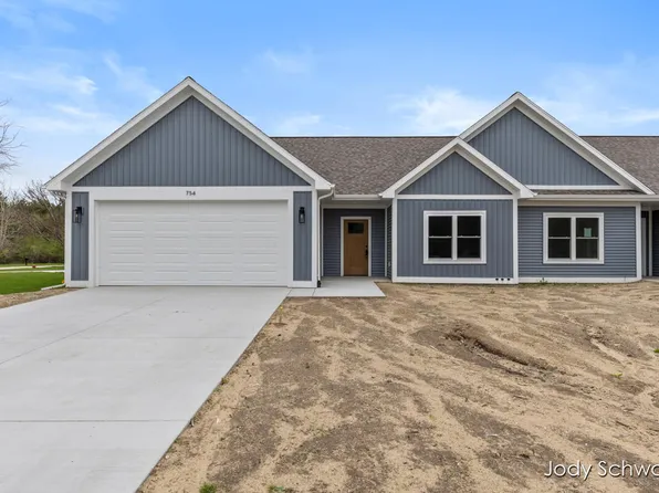 754 Noble Dr, Belding, MI 48809