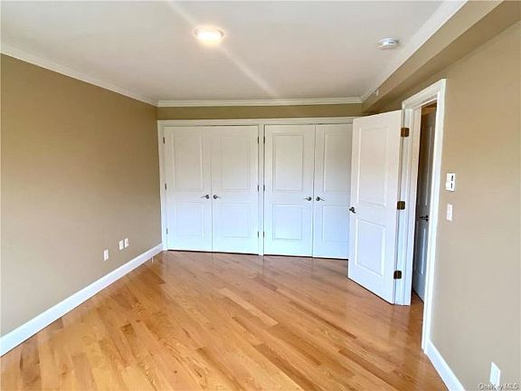 5th image of 490 Sierra Vista Ln