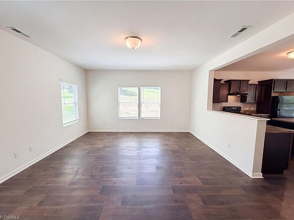 3rd image of 411 Quick Silver Dr