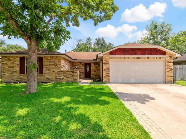 1019 Huntington Dr, Pearland, TX 77584