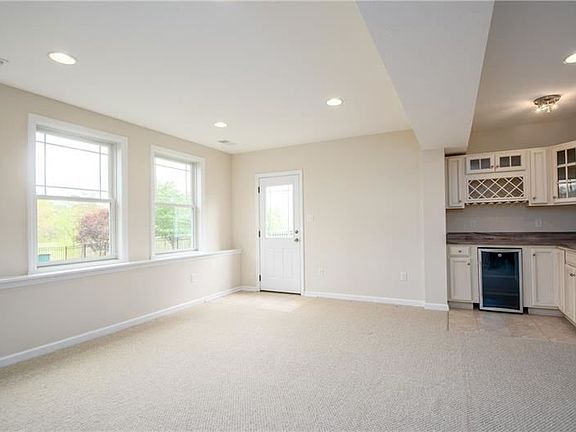 5th image of 315 Dirkshire Ct