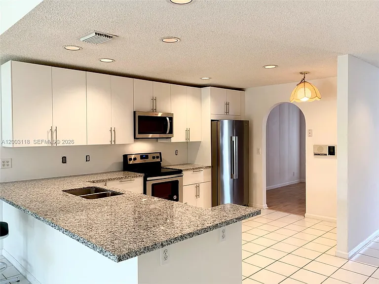 2444 Stonegate Dr — Photo 2