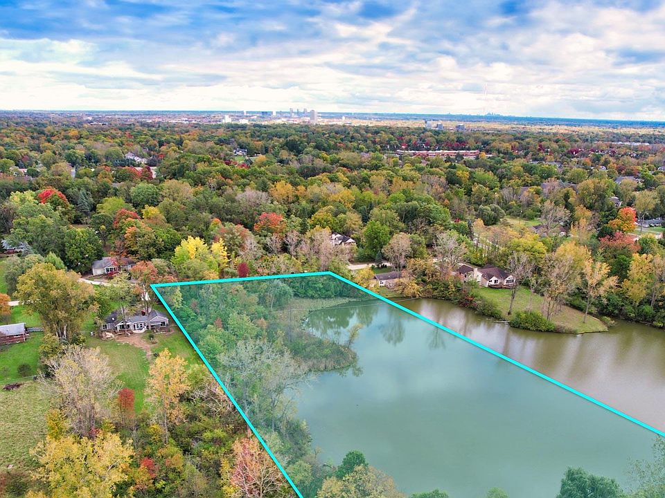 2nd image of 28181 Rollcrest Rd