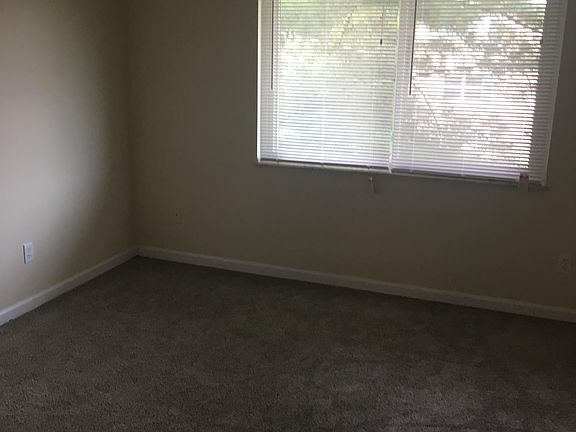 5th image of 1003 Parkvale Ct APT 10