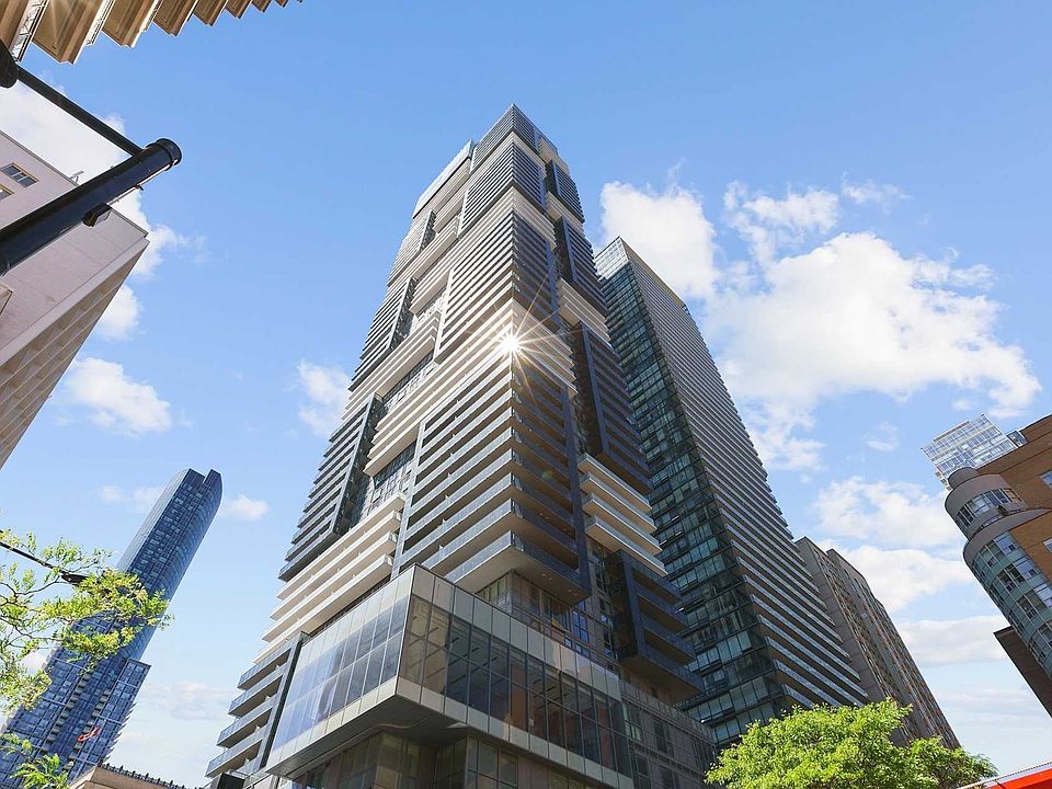1st image of 7 Grenville St #2109