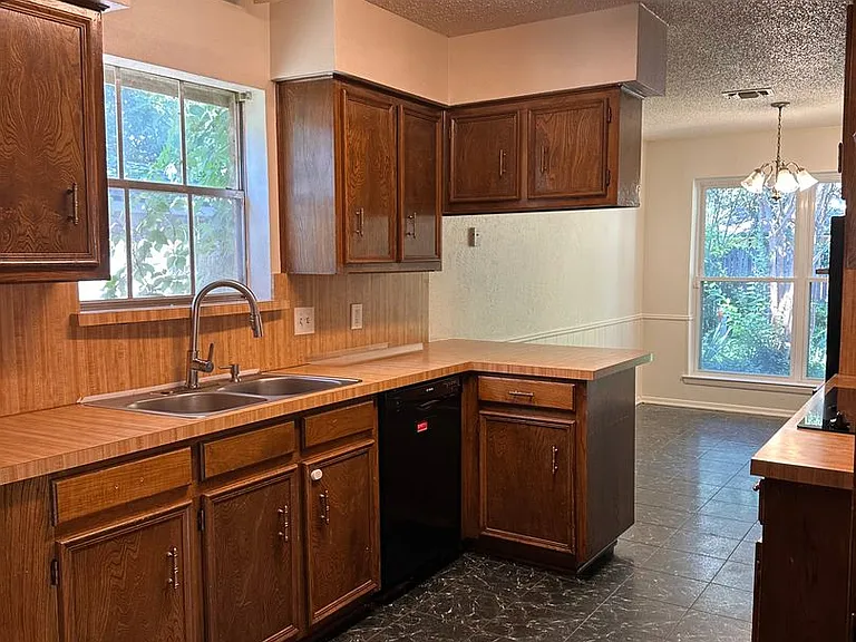 4715 Ridgeline Dr — Photo 4