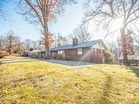 3rd image of 204 Brancroff Cir