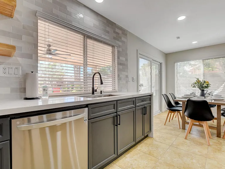 457 Compo Ave — Photo 15