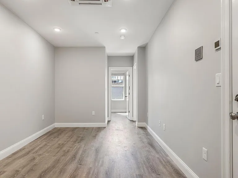 276-282 Hanover St #11 — Photo 4