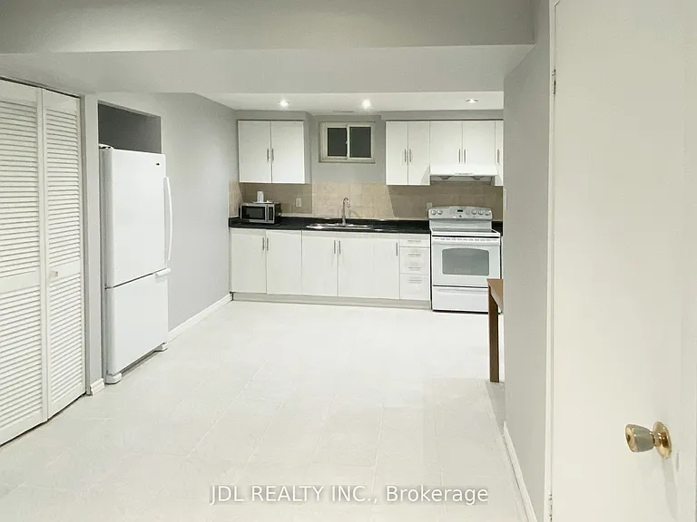 84 Adrian Cres #BASEMENT — Photo 3
