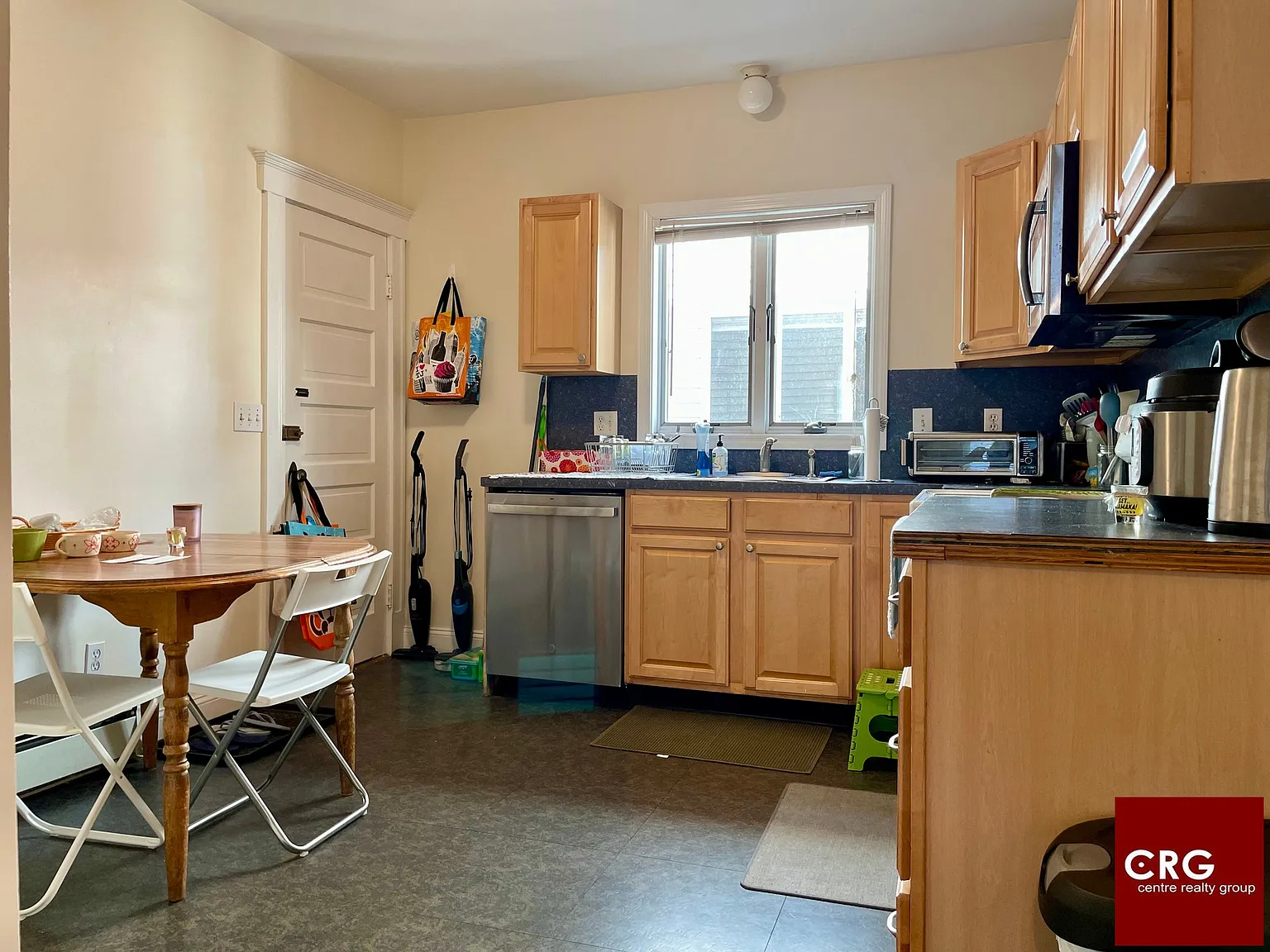 4 bed, 1.0 bath, 1100 sqft, $4,500 — Photo 2