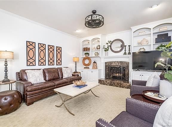 2nd image of 1616 Walden Pond Ln