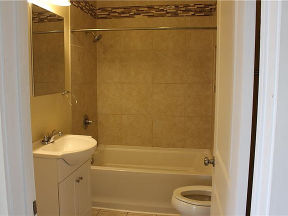 3rd image of 118 Woodridge Dr
