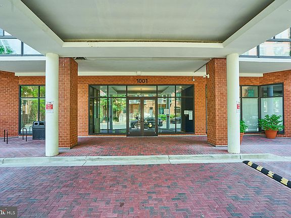 3rd image of 1001 N Randolph St APT 422
