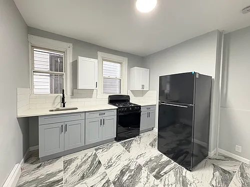 67 Hudson St #1 Photo 1