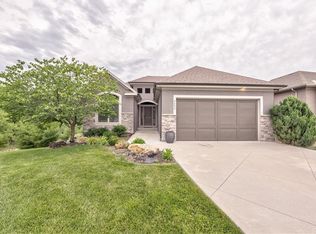 9804 Hollis Ln, Shawnee, KS 66227
