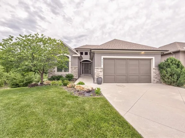 9804 Hollis Ln, Shawnee, KS 66227